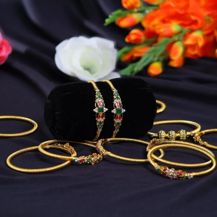 Light Weight Gold Plated Horse Eye Spring Bangles